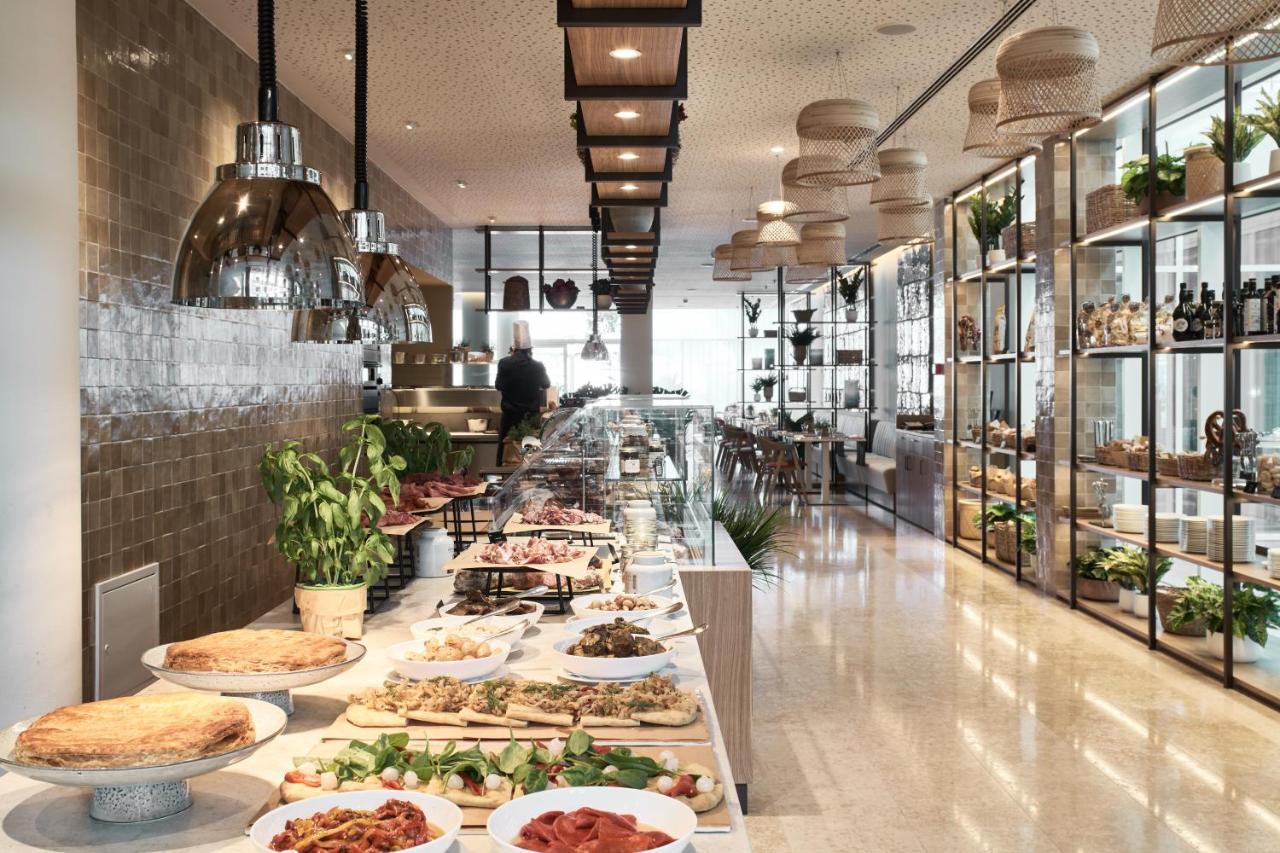 Falkensteiner Hotel & Spa Jesolo מראה חיצוני תמונה The buffet at the hotel